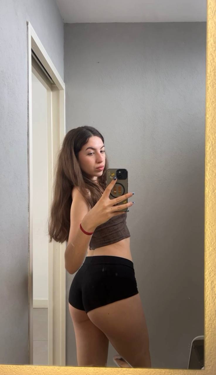 Amber in her underwear in Cali