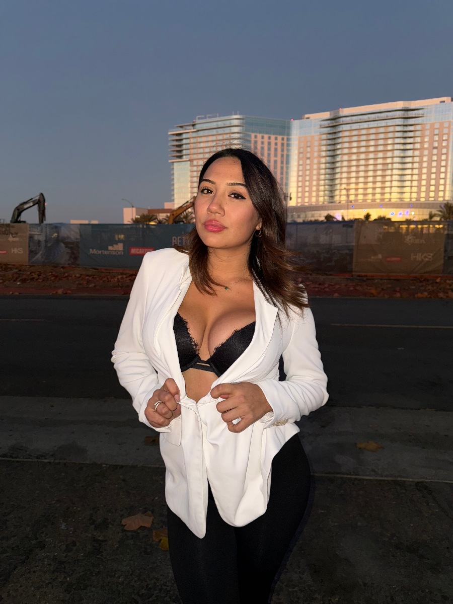 Take a pause and enjoy Ali Cruz — streaming from Cali