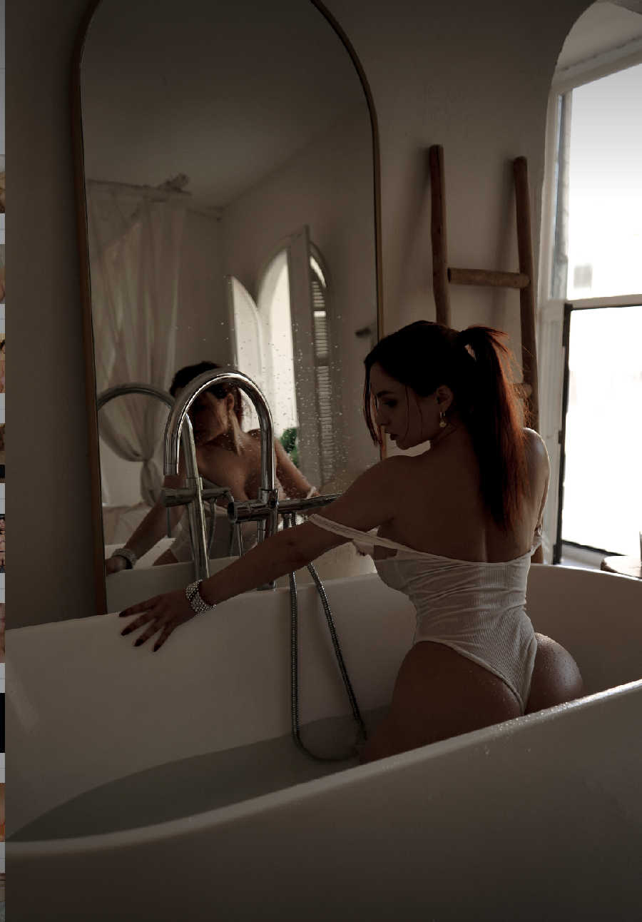 A playful frame from Miranda Faith nude — online in Cali