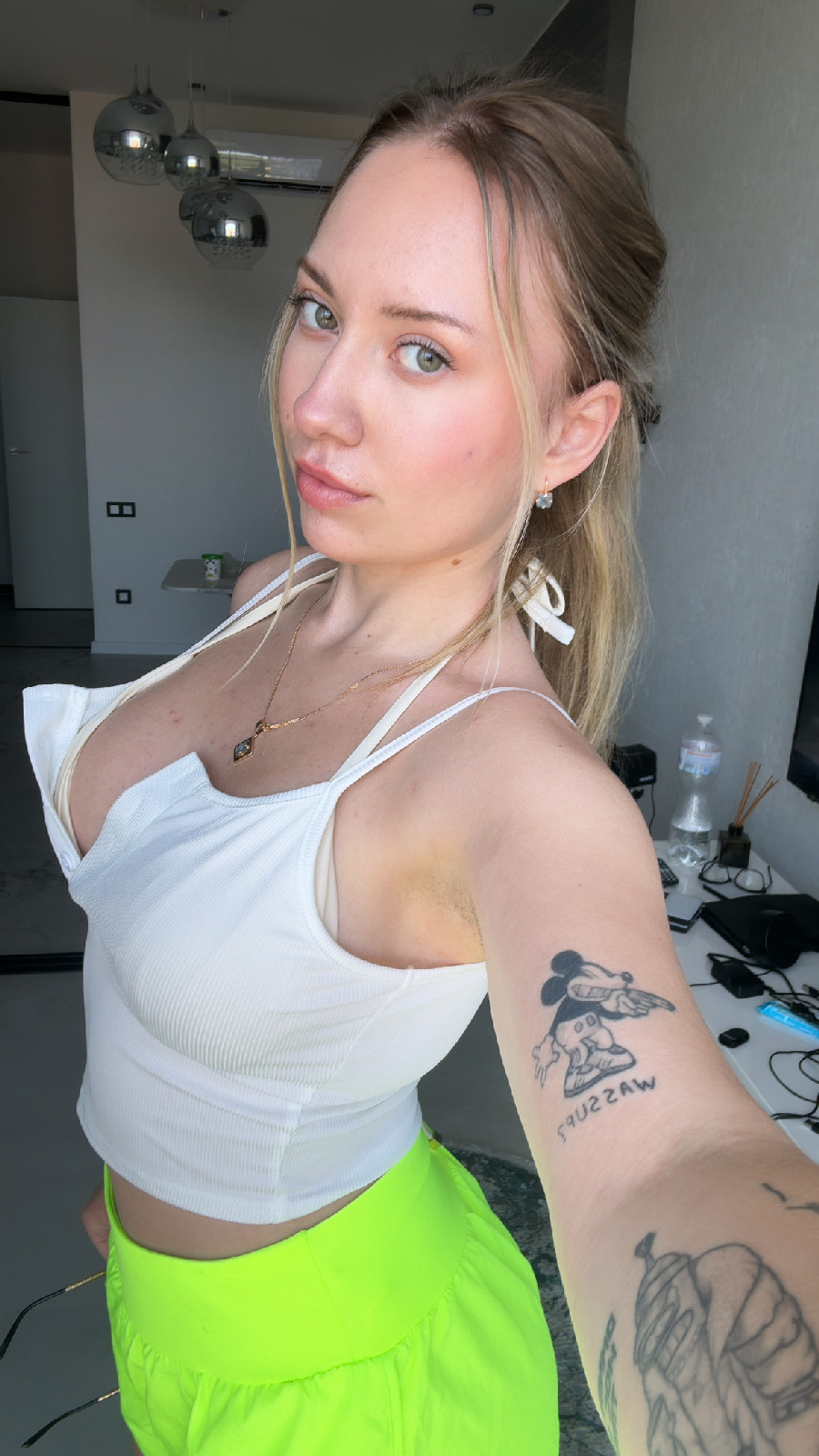 KateV in her underwear in Cali