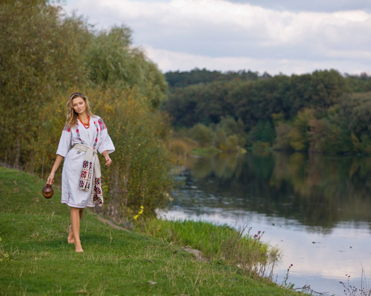 Nude girl Slavic women in Cali