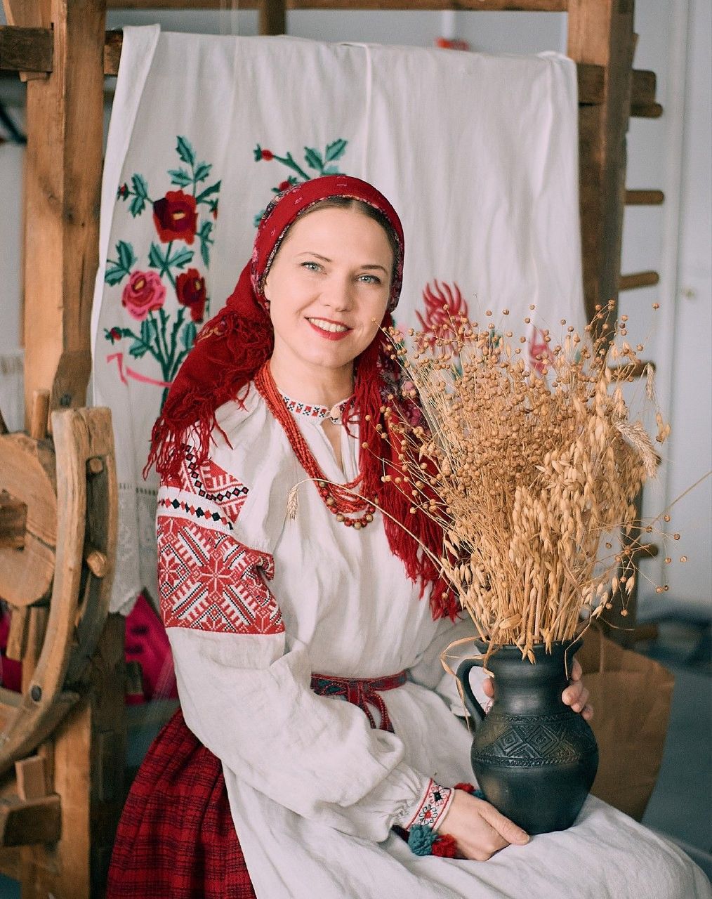 Women in Slavic costumes in Cali