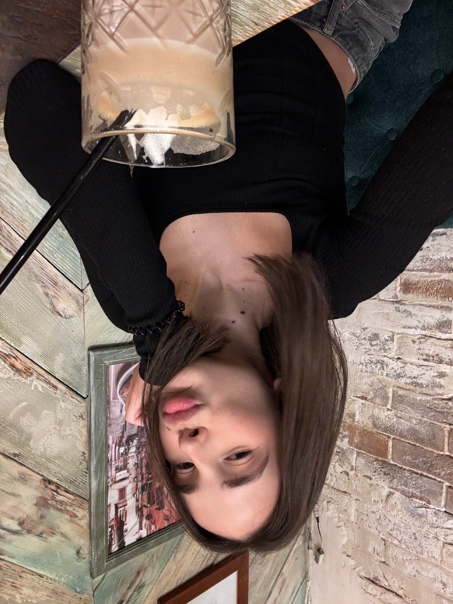 Fresh photos, fresh mood — Tina online in Cali